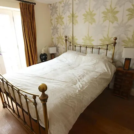 Apartment Priory House *